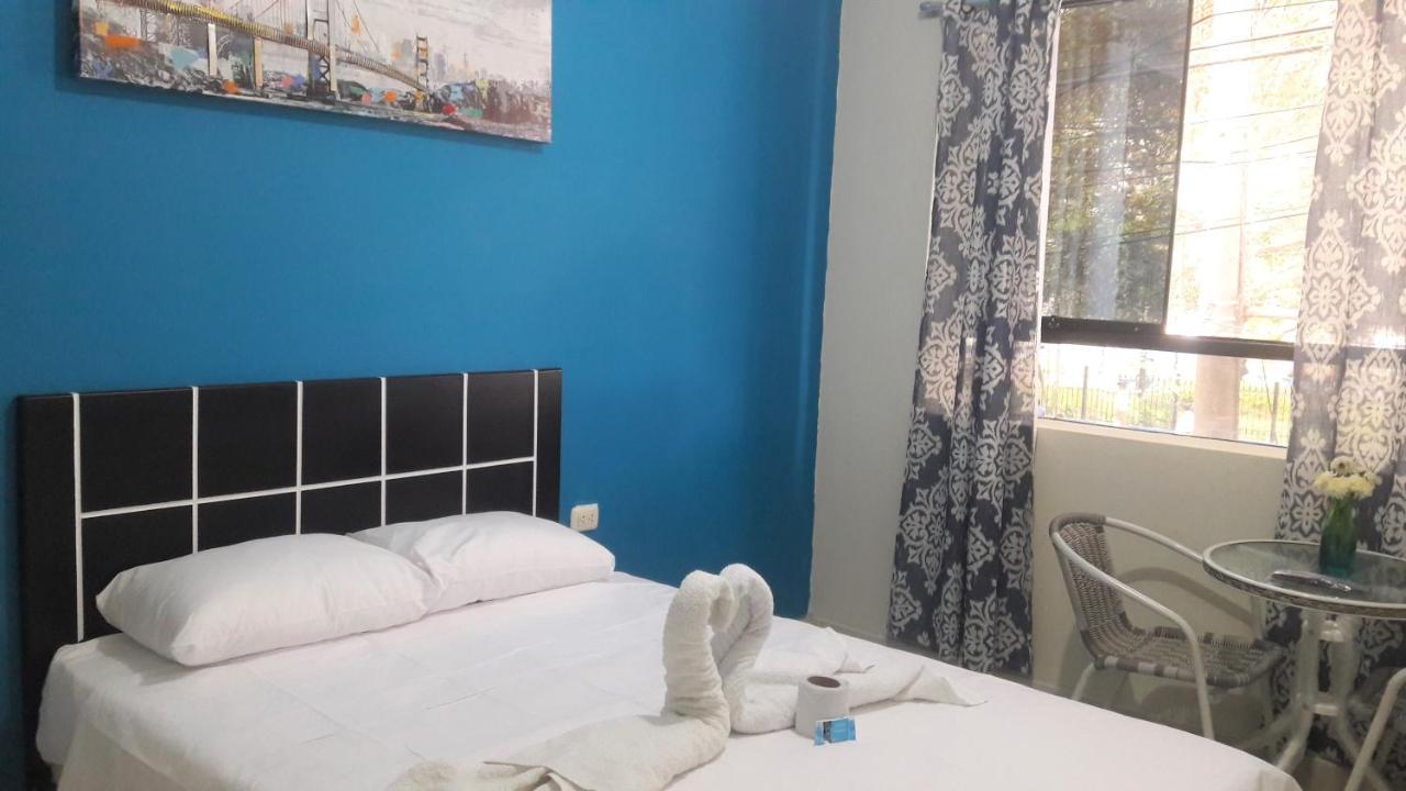 Aypa Hostal Trujillo Bagian luar foto