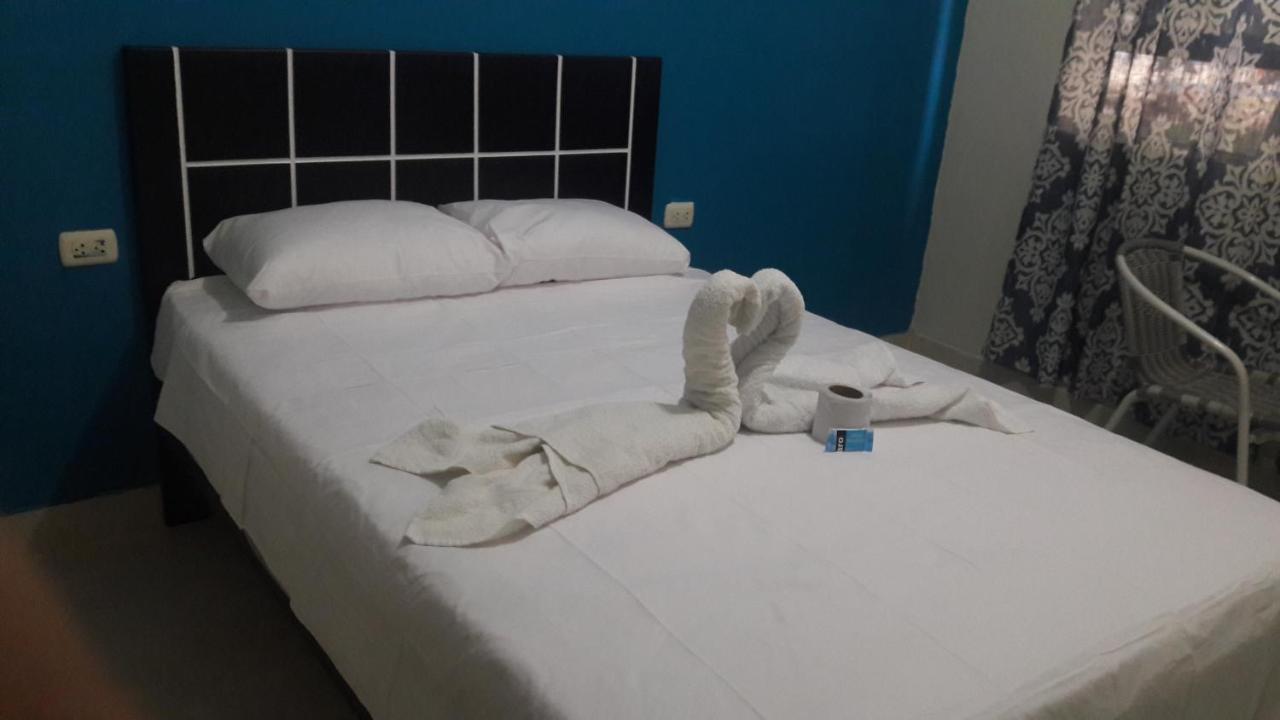 Aypa Hostal Trujillo Bagian luar foto