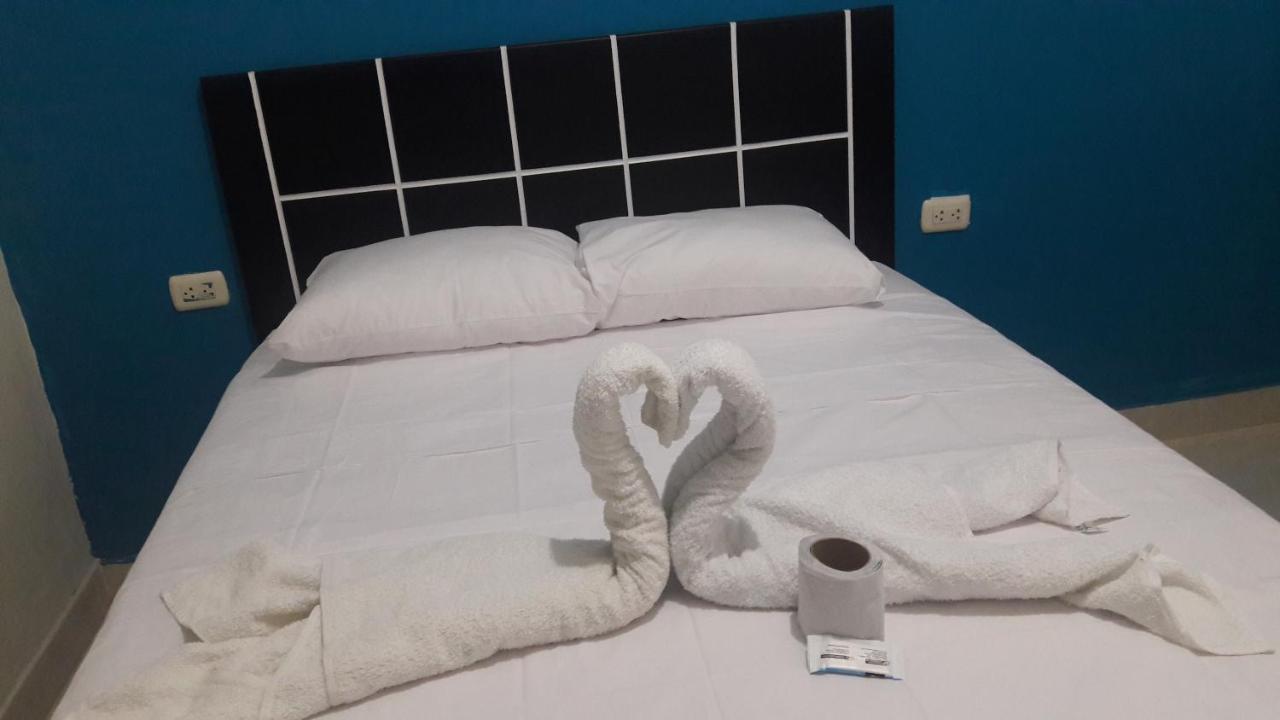 Aypa Hostal Trujillo Bagian luar foto